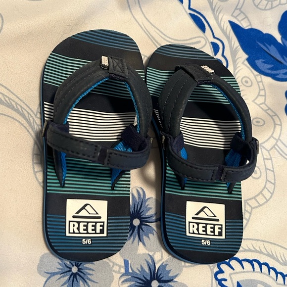 Toddler 5/6 Reef sandals EUC - Picture 1 of 3